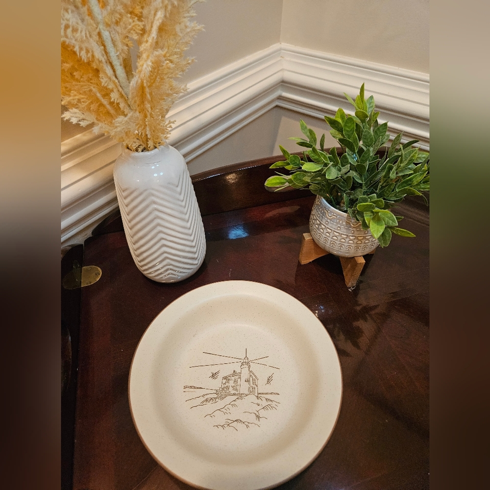 Vintage Manior Handcrafted Soup/sald Bowl Rare
